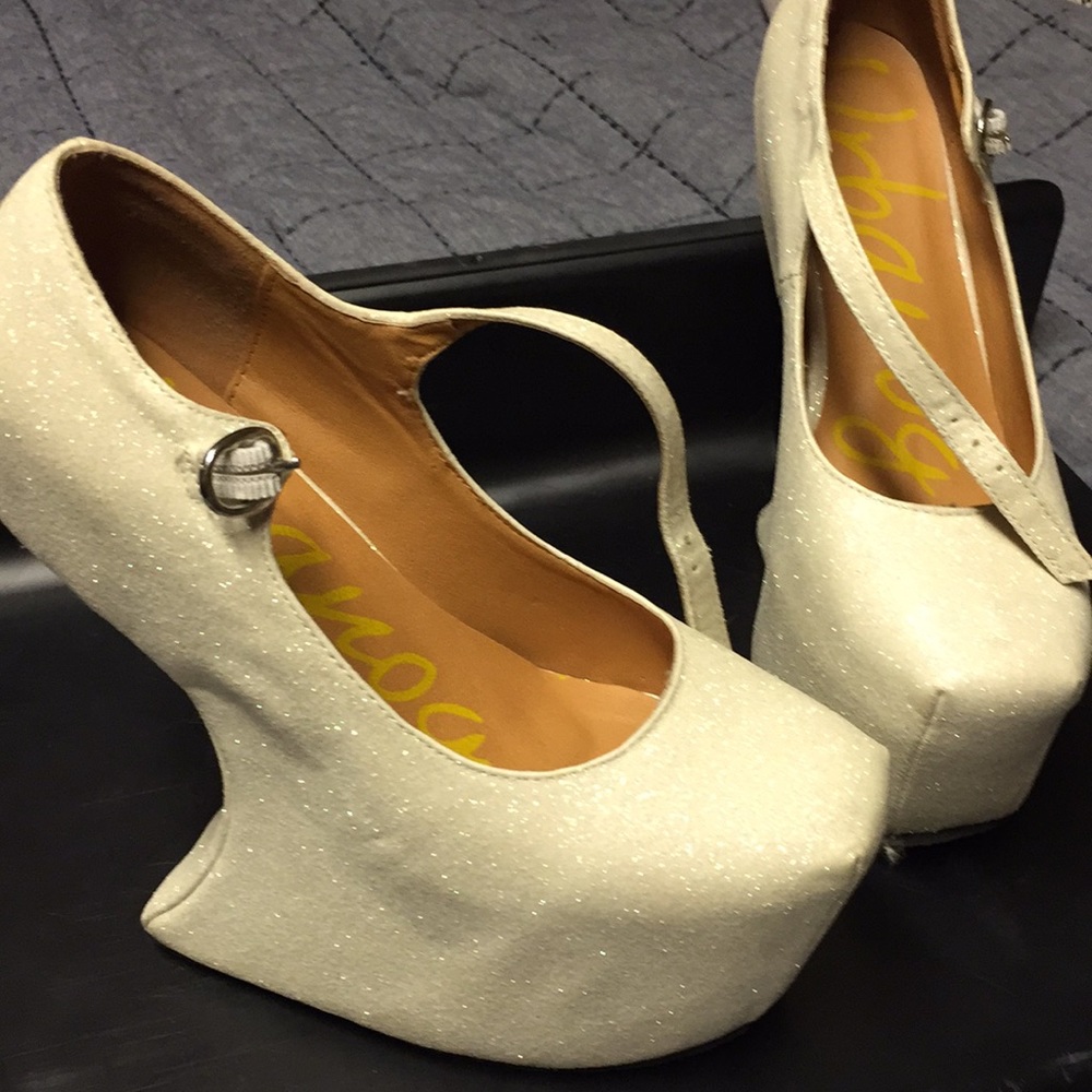 URBANOG Glitter Platforms Size 5.5